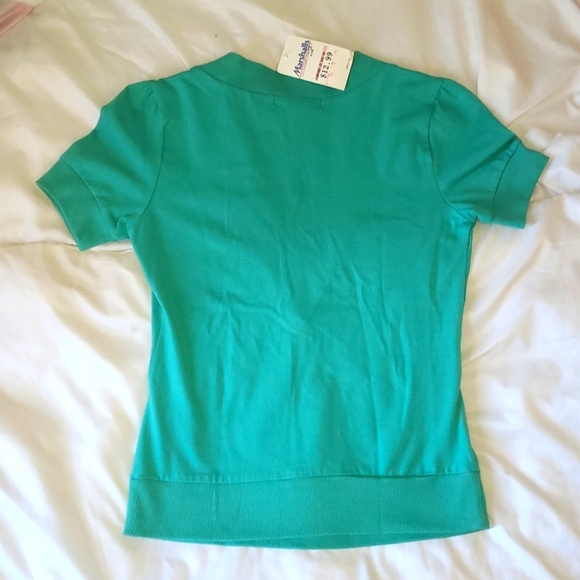 Turquoise Fishbowl Short Sleeve V-neck T-shirt with Pockets - Picture 5 of 5